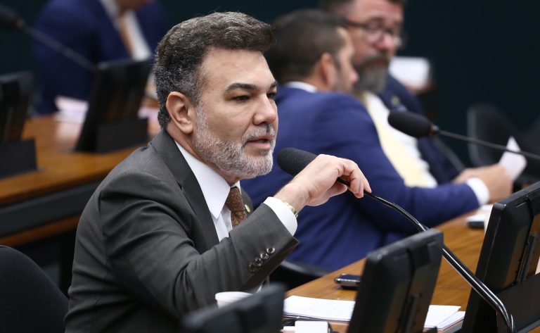 CCJ aprova compra anual de táxi com isenção de IPI