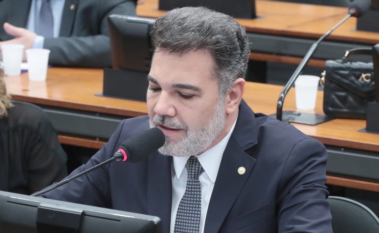 CCJ aprova criminalização do uso de IA para violência contra mulher