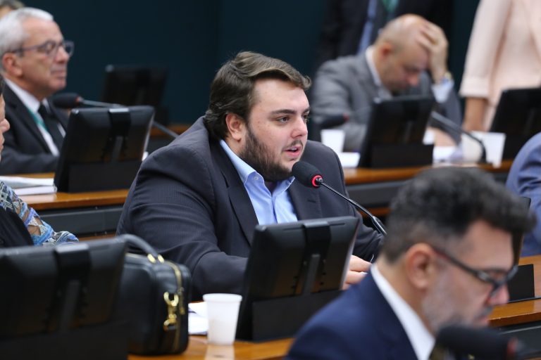 CCJ aprova destruição de documentos originais convertidos para formato digital