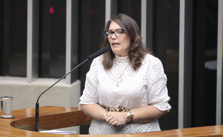 CCJ aprova impressão digital obrigatória de mãe e bebê na Declaração de Nascido Vivo