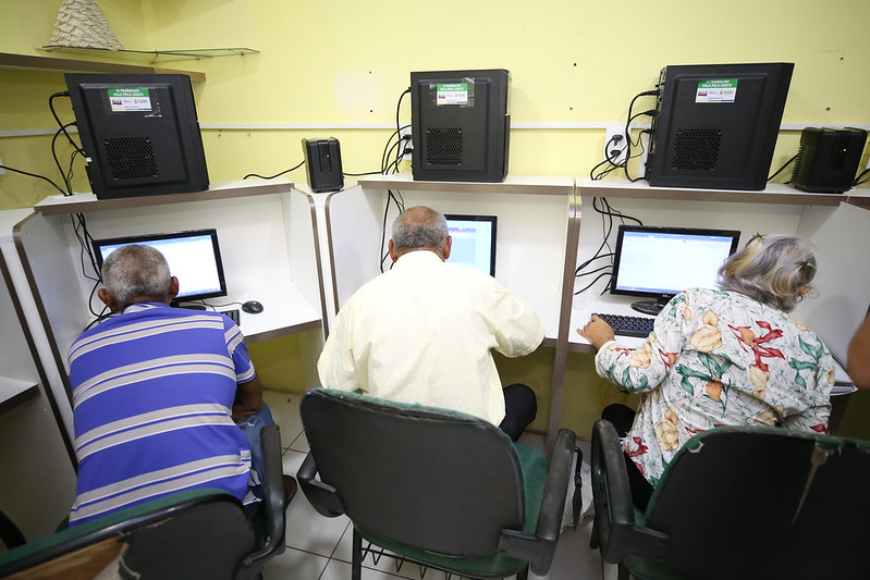 CCJ aprova inclusão de idosos no programa Educação de Jovens e Adultos