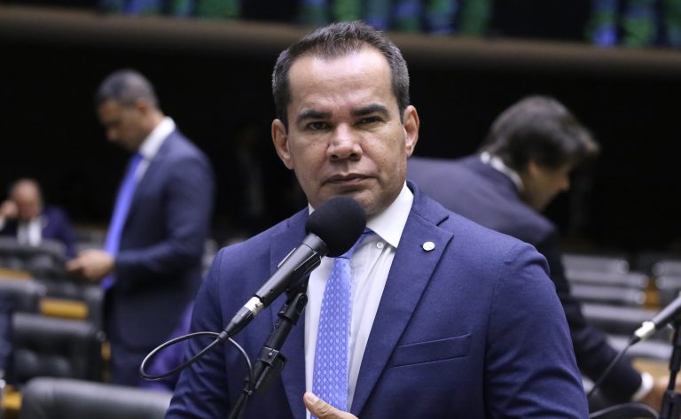 CCJ aprova livre estacionamento para oficiais de justiça em serviço