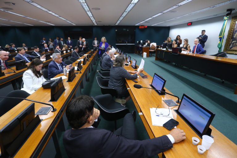 CCJ aprova nomes para trechos de rodovias BR-412 na Paraíba e BR-101 no RS