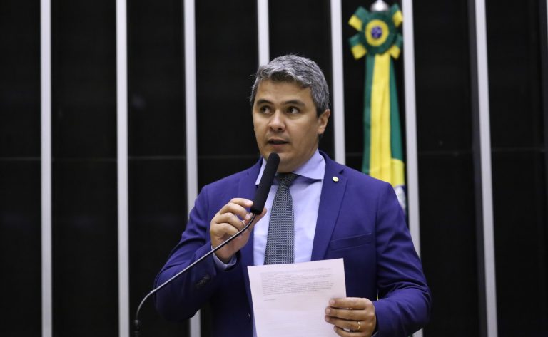 CCJ aprova obrigar apps de transporte a conscientizar sobre proteção a passageiras