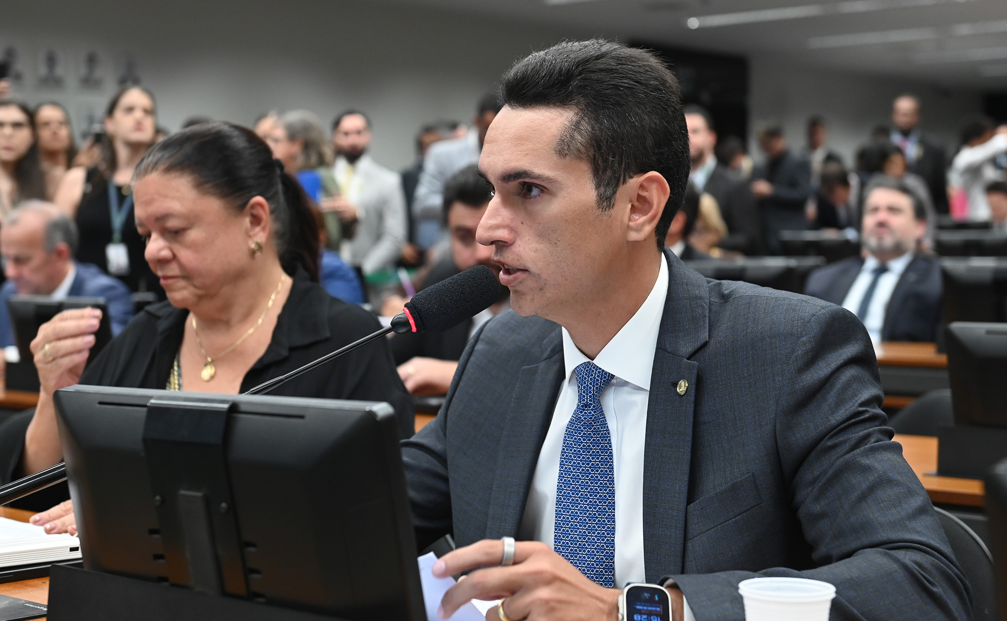 CCJ aprova PEC que dá autonomia orçamentária à AGU e procuradorias estaduais