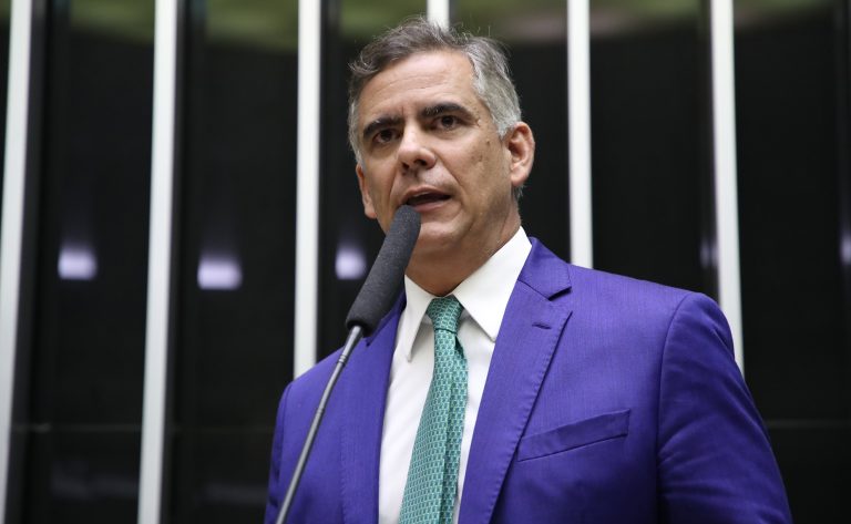 CCJ aprova piso de R$ 3 mil para garis com jornada de 36h semanais