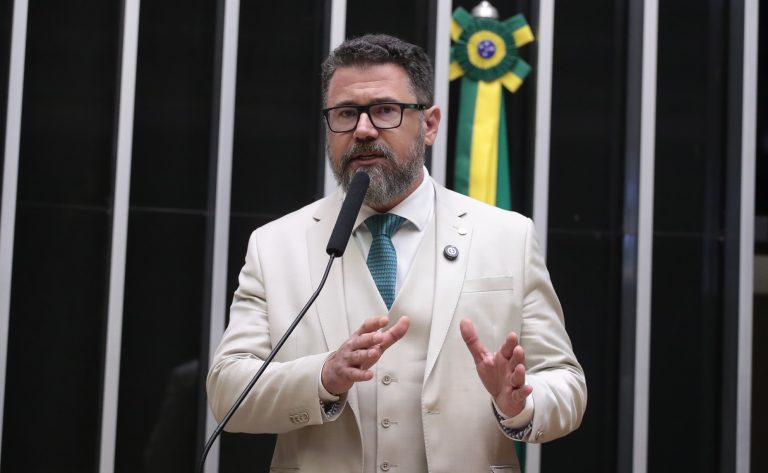 CCJ aprova porte de arma para policiais legislativos estaduais e do DF