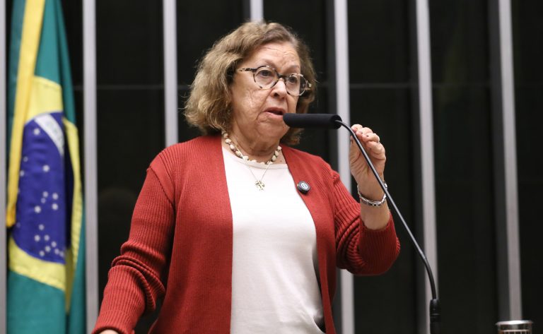 CCJ aprova postos de registro civil em hospitais que realizam partos