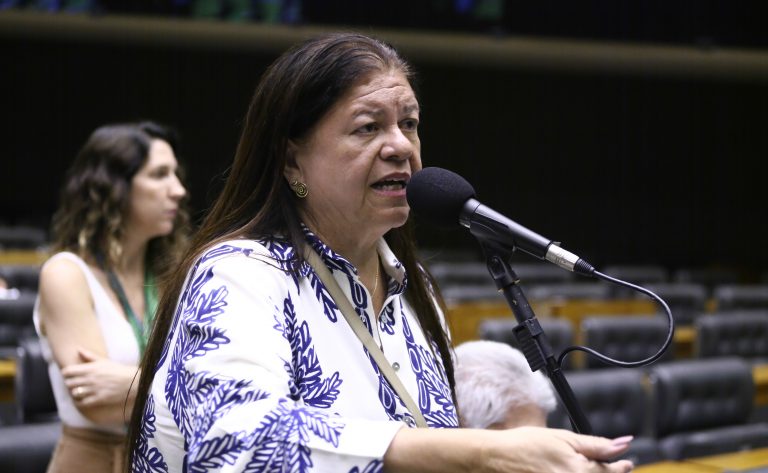 CCJ aprova prioridade escolar para filhos de vítimas de violência doméstica