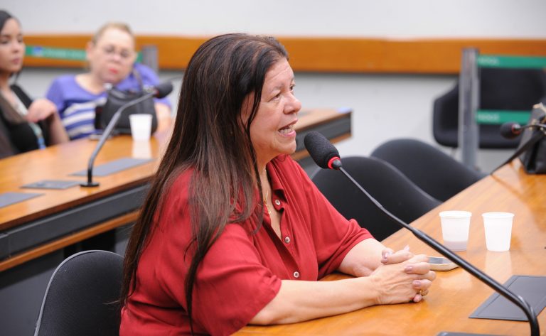 CCJ aprova prioridade para idosos e pacientes com câncer em serviços odontológicos