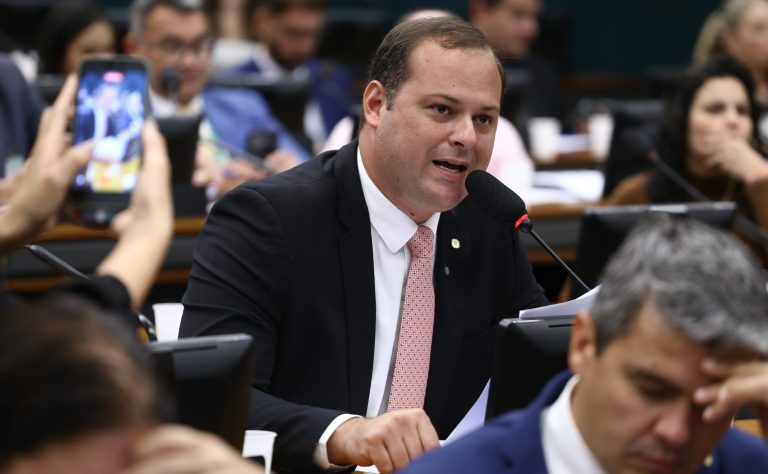 CCJ aprova prioridade para liminares de saúde sobre gratuidade de Justiça