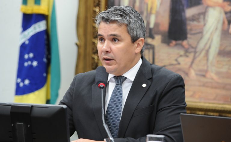 CCJ aprova programas de amparo para adultos vulneráveis de 18 a 59 anos
