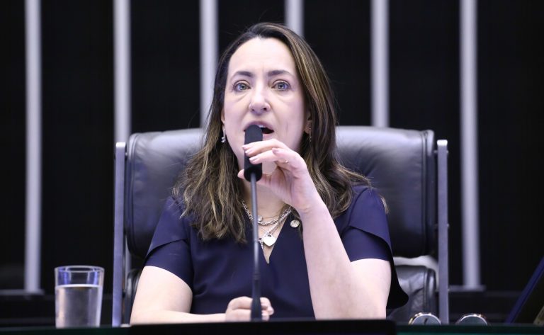 CCJ aprova projeto que garante ao fiador do Fies acesso a extratos e quitação antecipada