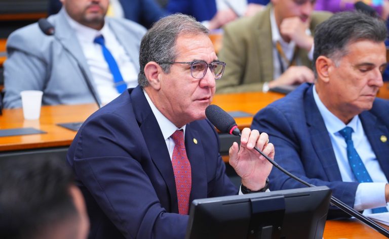CCJ aprova projeto que obriga divulgação de crime de prevaricação em órgãos públicos