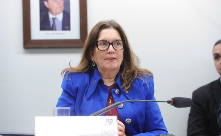 CCJ aprova projeto que proíbe condenados de lucrar com livros e filmes sobre crimes