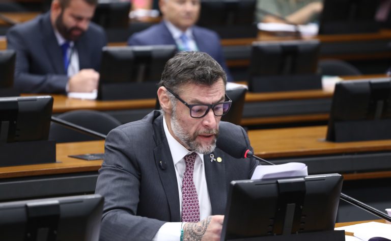 CCJ aprova pulseira lilás para identificar pacientes autistas em unidades de saúde