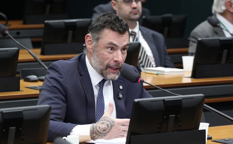 CCJ aprova punições para discriminação contra pessoas com autismo