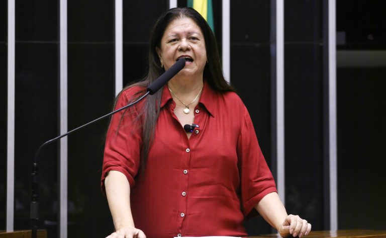 CCJ aprova reprodução assistida no SUS para mulheres com câncer