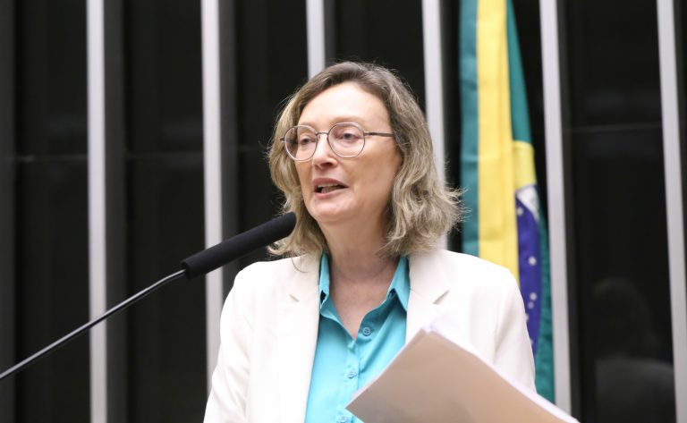 CCJ aprova símbolo nacional para identificação da pessoa idosa com inscrição '60+'
