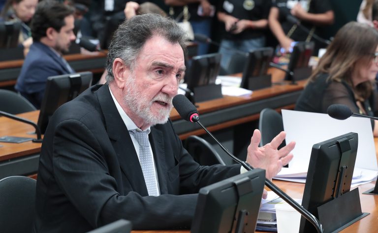 CCJ aprova valorização financeira de mestres da tradição oral brasileira