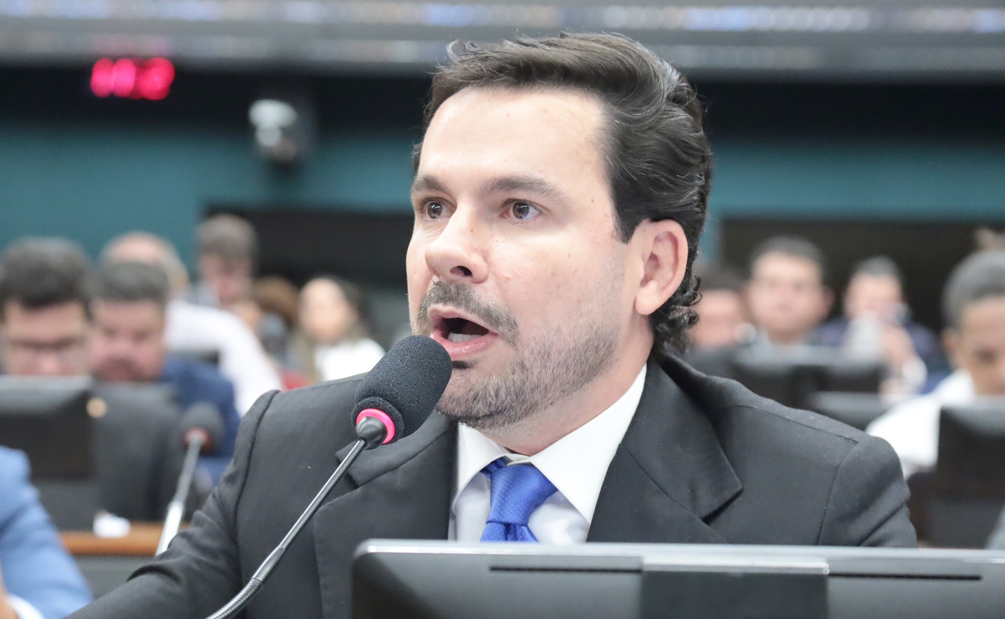 CCJ da Câmara aprova fim da taxa de fiscalização sobre celulares