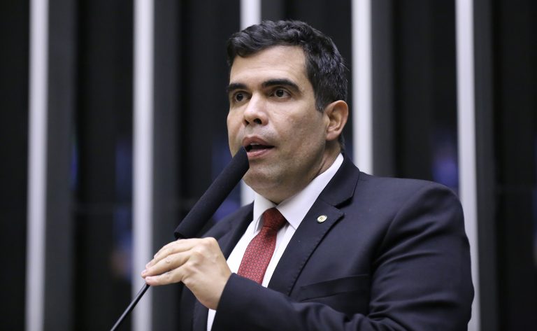CCJ da Câmara aprova projeto que garante convênios a municípios inadimplentes