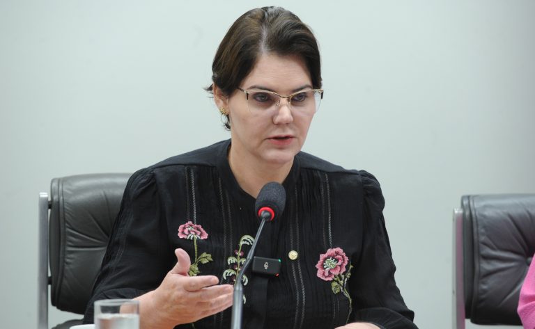 CCJ rejeita projeto que proíbe marcação de animais com ferro quente; proposta segue para Plenário