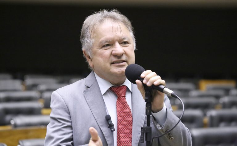 CFT aprova dispensa de licitação para SUS comprar hemoderivados de empresa pública