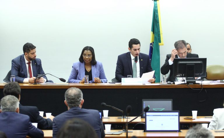 CMO aprova R$ 12,3 bi em créditos extras no Orçamento 2026