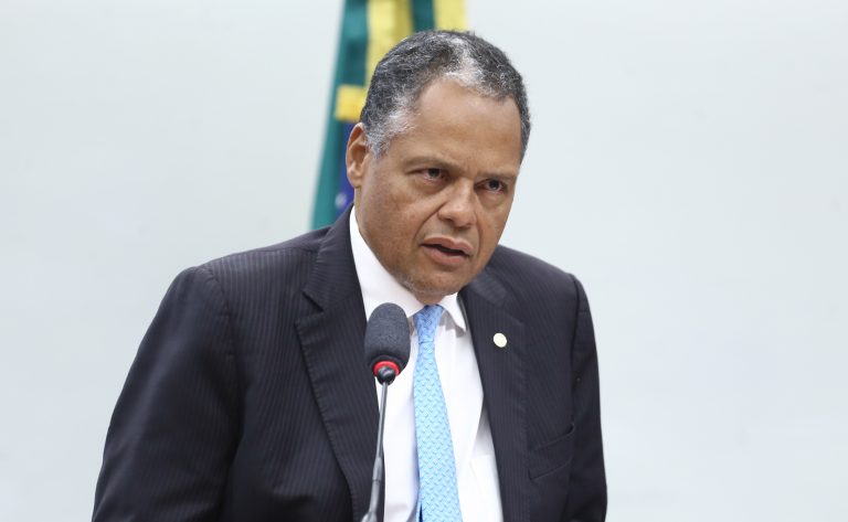 Comissão adia votação sobre aposentadoria de agentes de saúde e endemias