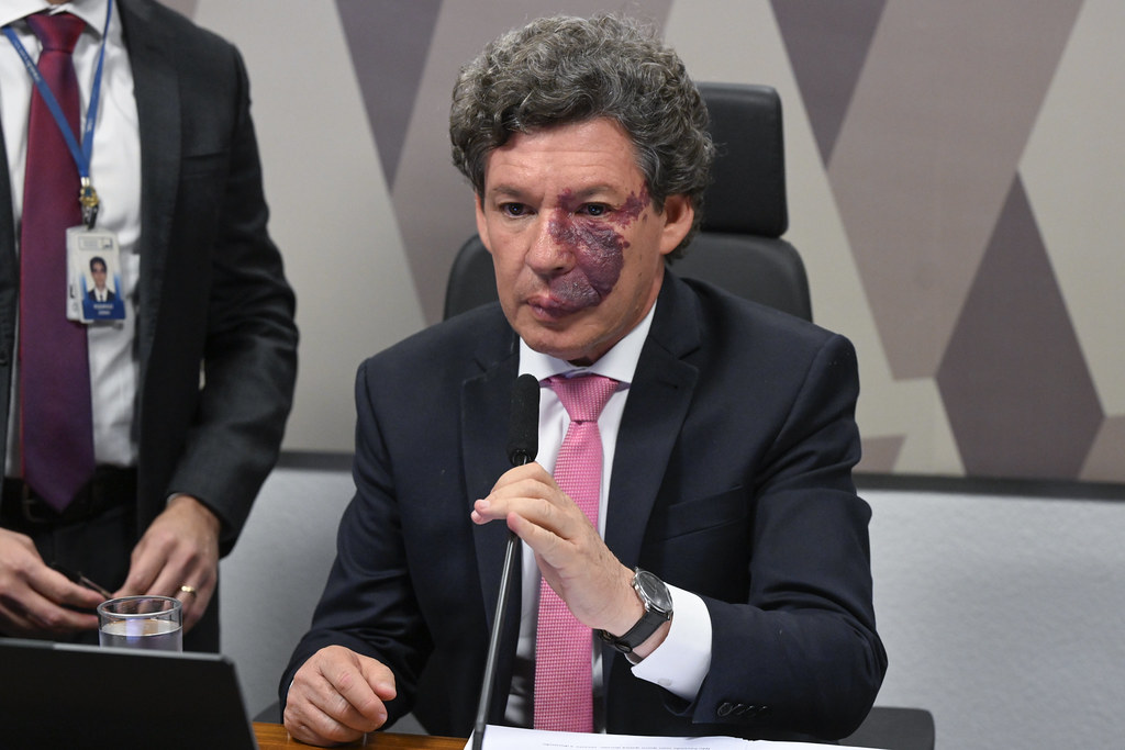 Comissão adia votação sobre fim da 'taxa das blusinhas'