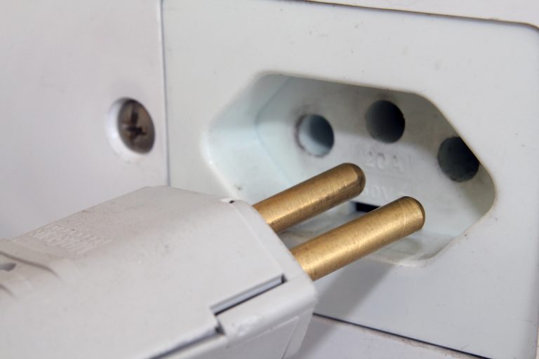Comissão analisa MP que evita aumento de R$ 35 bi na conta de luz