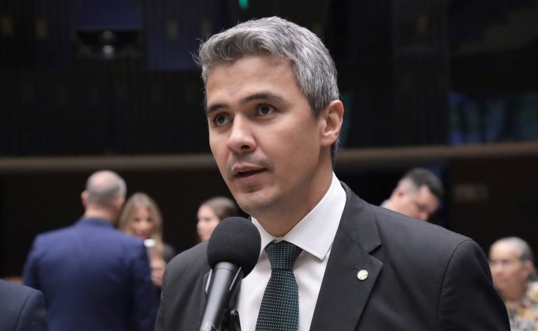 Comissão aprova 50% mais tempo em provas para alunos com TDAH e dislexia
