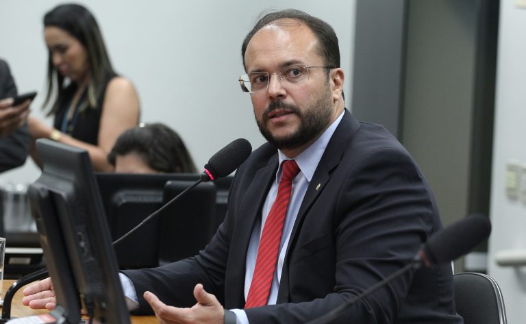 Comissão aprova abatimento no Fies para advogados que atuarem na defensoria