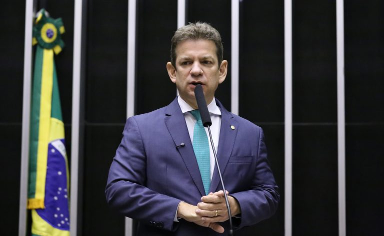 Comissão aprova alertas de crimes por celular para proteger vulneráveis