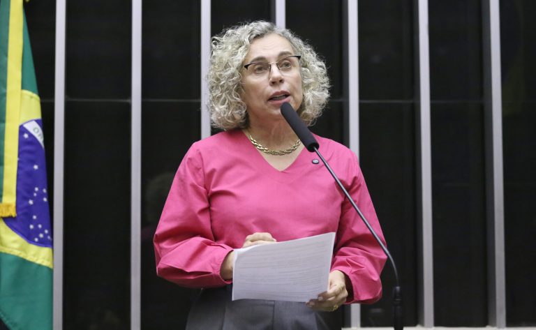 Comissão aprova alteração no Código Civil para proibir casamentos antes dos 16 anos