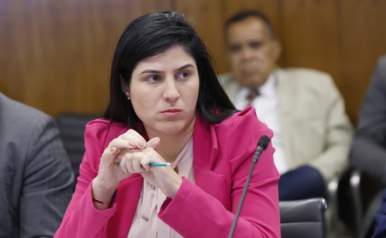 Comissão aprova apoio psicossocial para familiares de pessoas em sofrimento mental