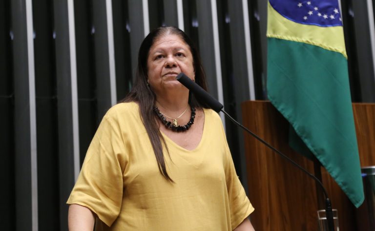 Comissão aprova atenção integral para pessoas com síndrome de Down no SUS