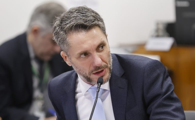 Comissão aprova aumento de recompensa para pesquisadores de 33% para 50%