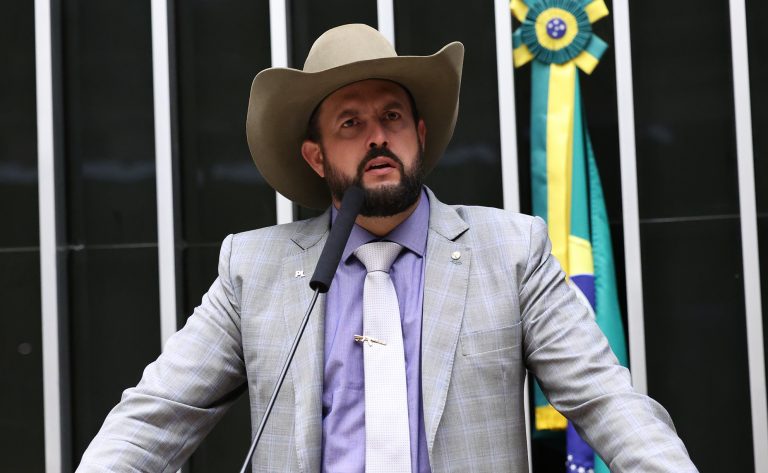 Comissão aprova auxílio para donos de veículos a diesel por aumento do biodiesel