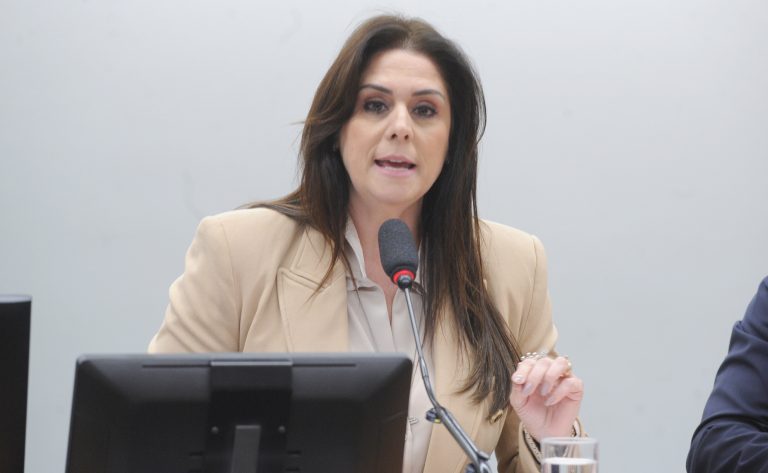 Comissão aprova aviso obrigatório sobre riscos de lareira em hotéis e pousadas