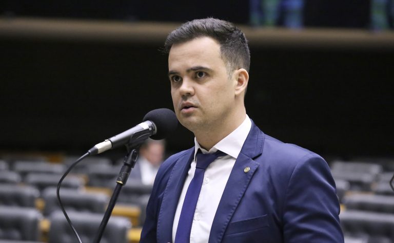 Comissão aprova cadastro nacional de protetores de animais no Brasil