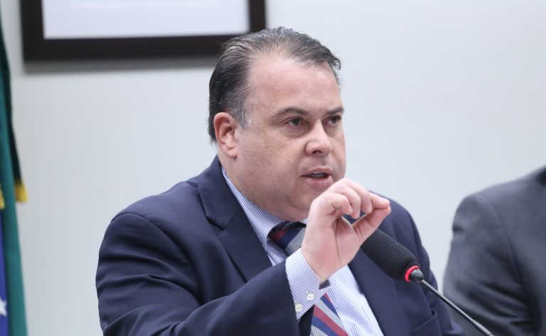 Comissão aprova cadastro nacional de torcedores violentos para combater brigas