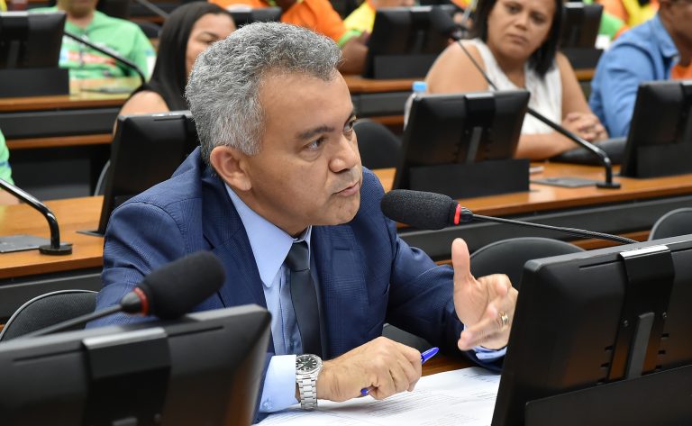 Comissão aprova câmeras obrigatórias em carros de aplicativo no Brasil