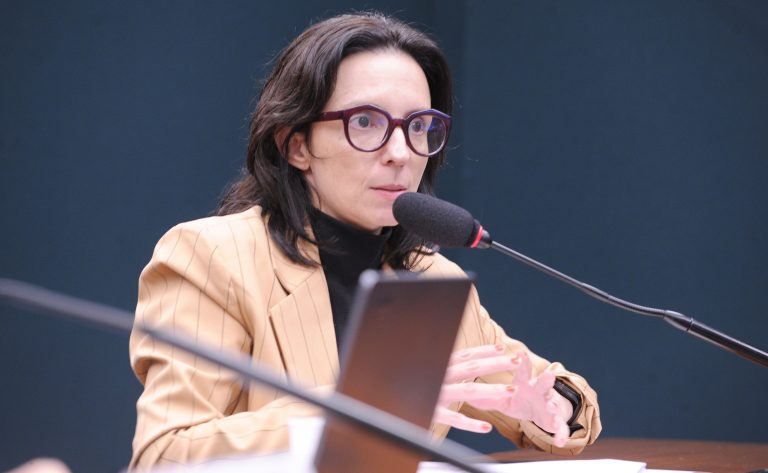 Comissão aprova campanha Abril Roxo sobre uso equilibrado de tecnologias digitais