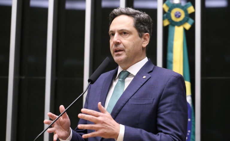 Comissão aprova classificar PCC e CV como grupos terroristas junto a 11 cartéis