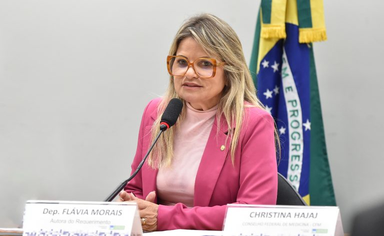 Comissão aprova cobertura obrigatória de cirurgia de redução de mama por planos