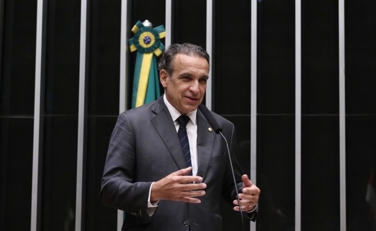 Comissão aprova cobrança de multas do ex-dono e cria seguro obrigatório