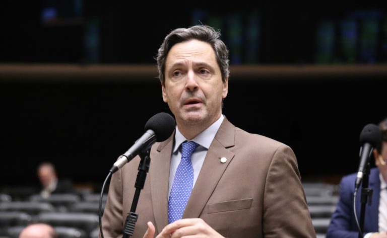 Comissão aprova destinação de taxas de armas para órgão fiscalizador