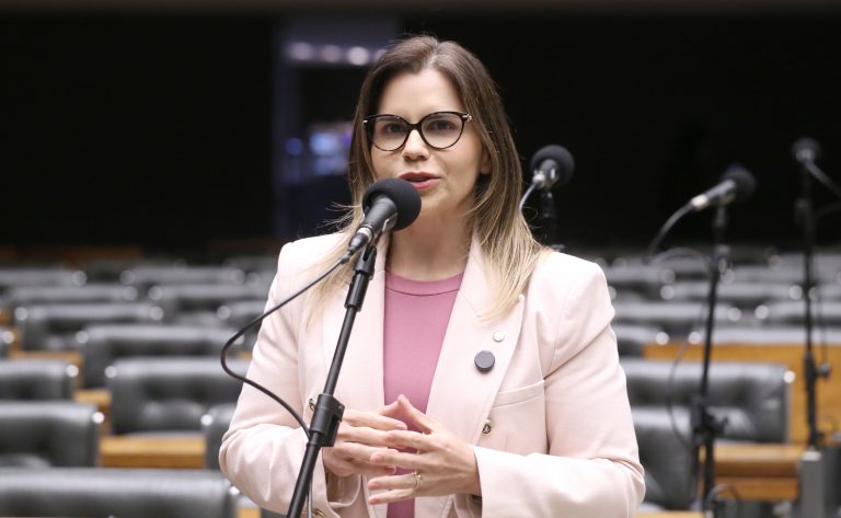 Comissão aprova direito a fotógrafo durante parto sem abrir mão de acompanhante